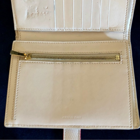 CELINE Medium Strap Wallet in Bicolour Grained Calfskin
Powder / Red - Picture 9 of 12